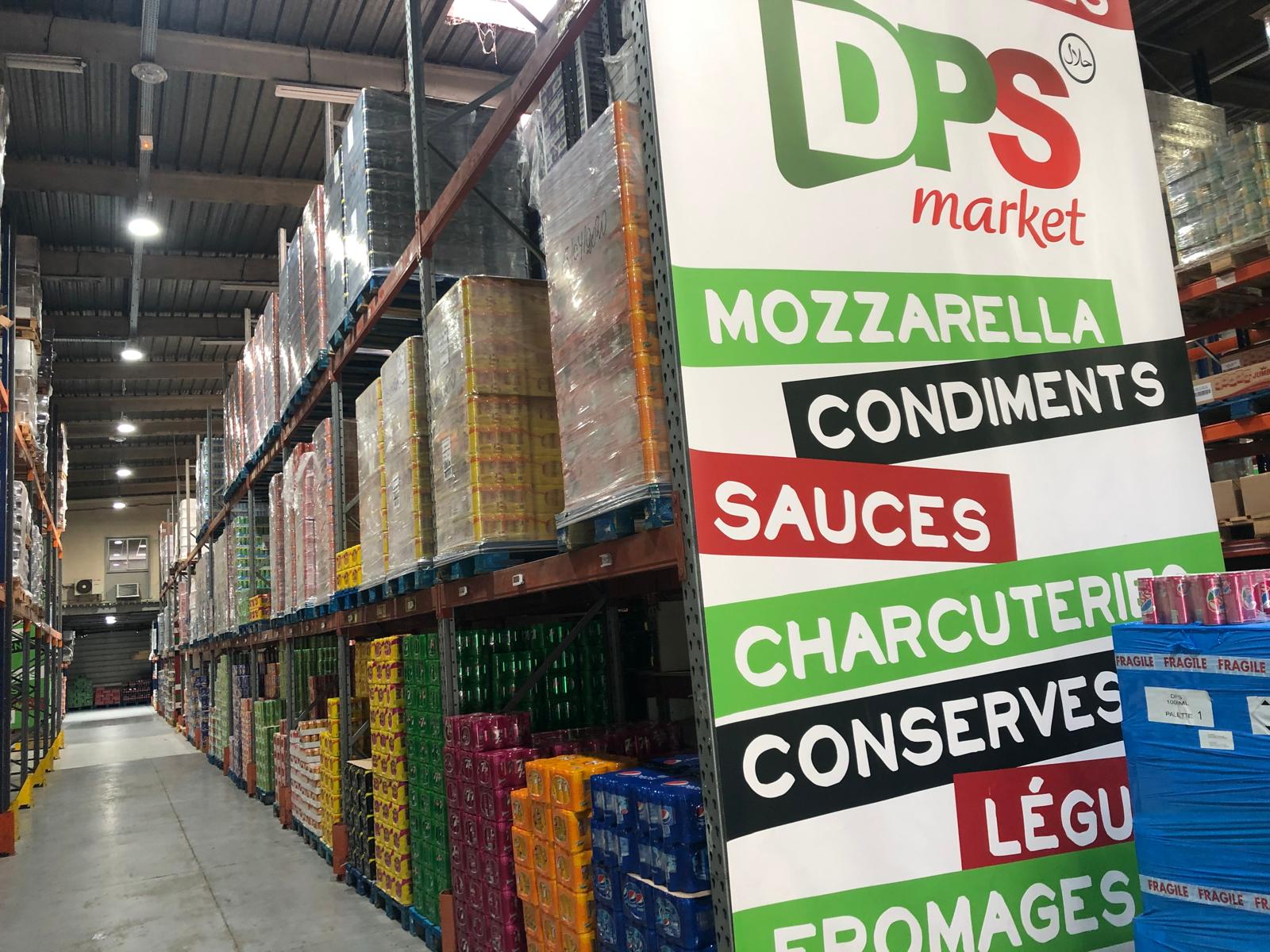 Client professionnel dans un magasin Cash & Carry – illustration pack Cash & Carry